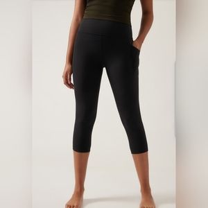 Athleta Salutation Stash Pocket II Capri